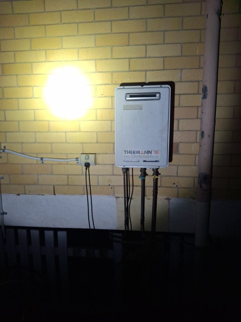 Wall-mounted gas hot water unit